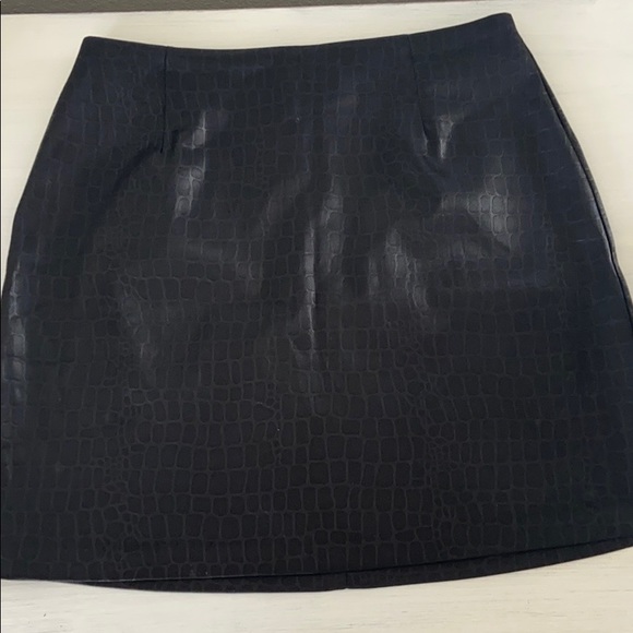 Black printed skirt - Picture 1 of 3